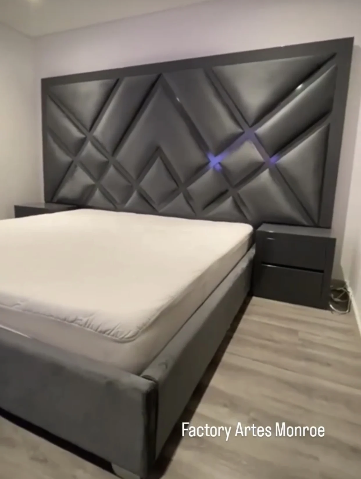 Cama Austin, Camas