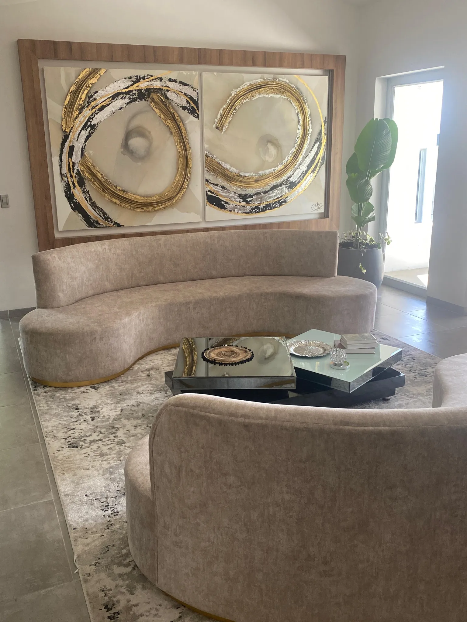Sala S, Salas