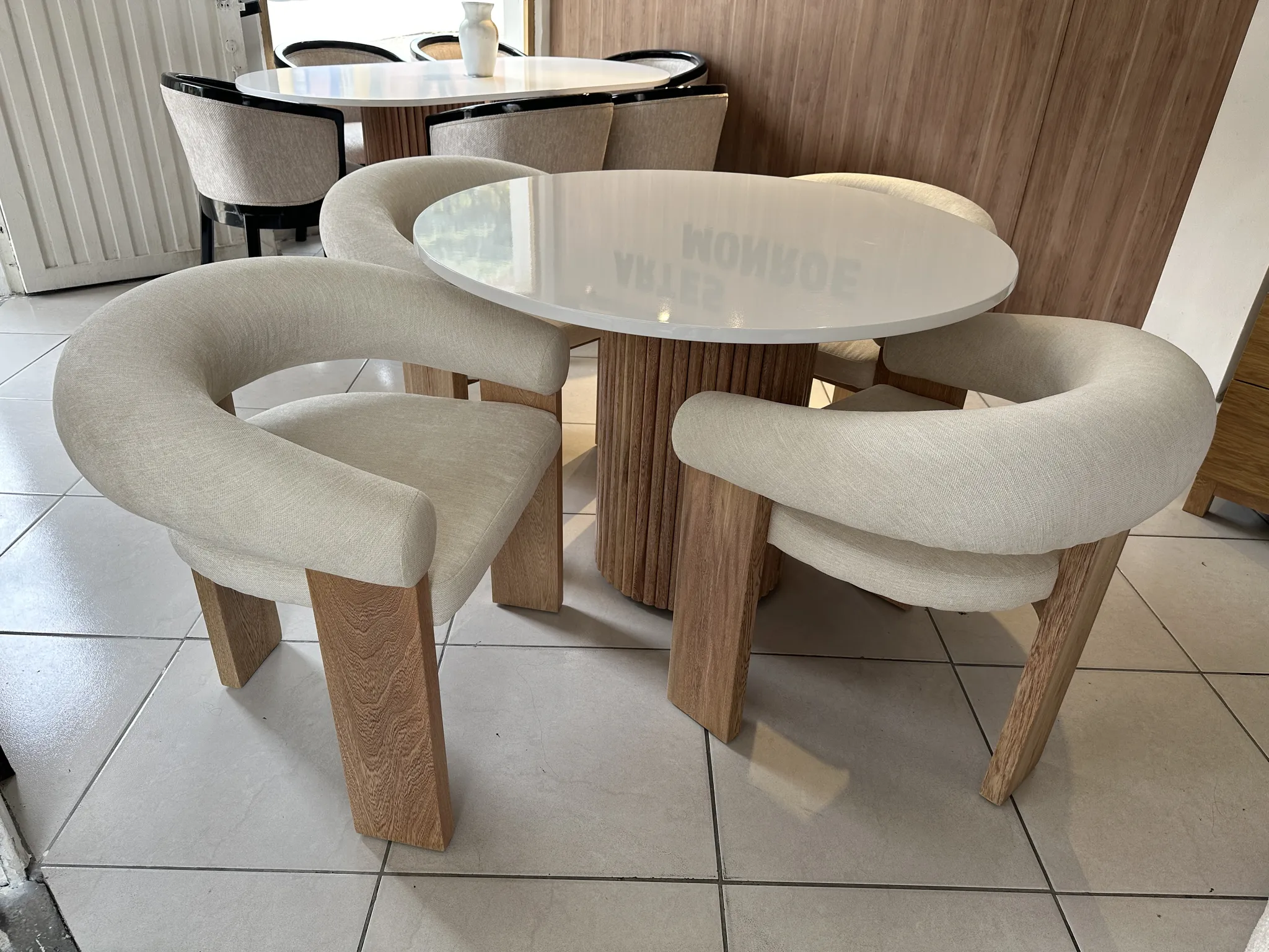 Comedor Chesterfild, Comedores