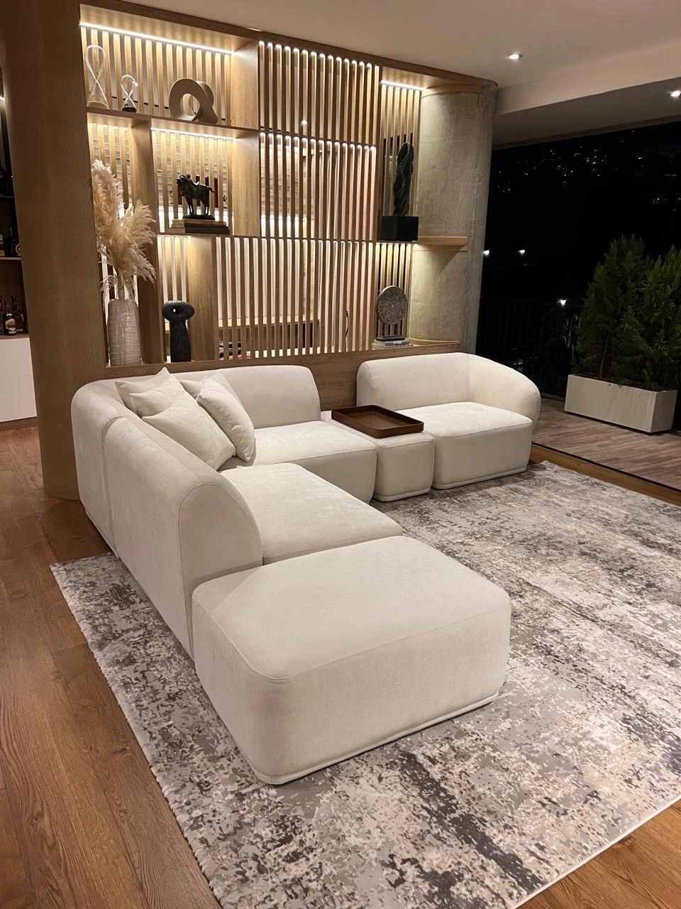 Sala Grand, Salas