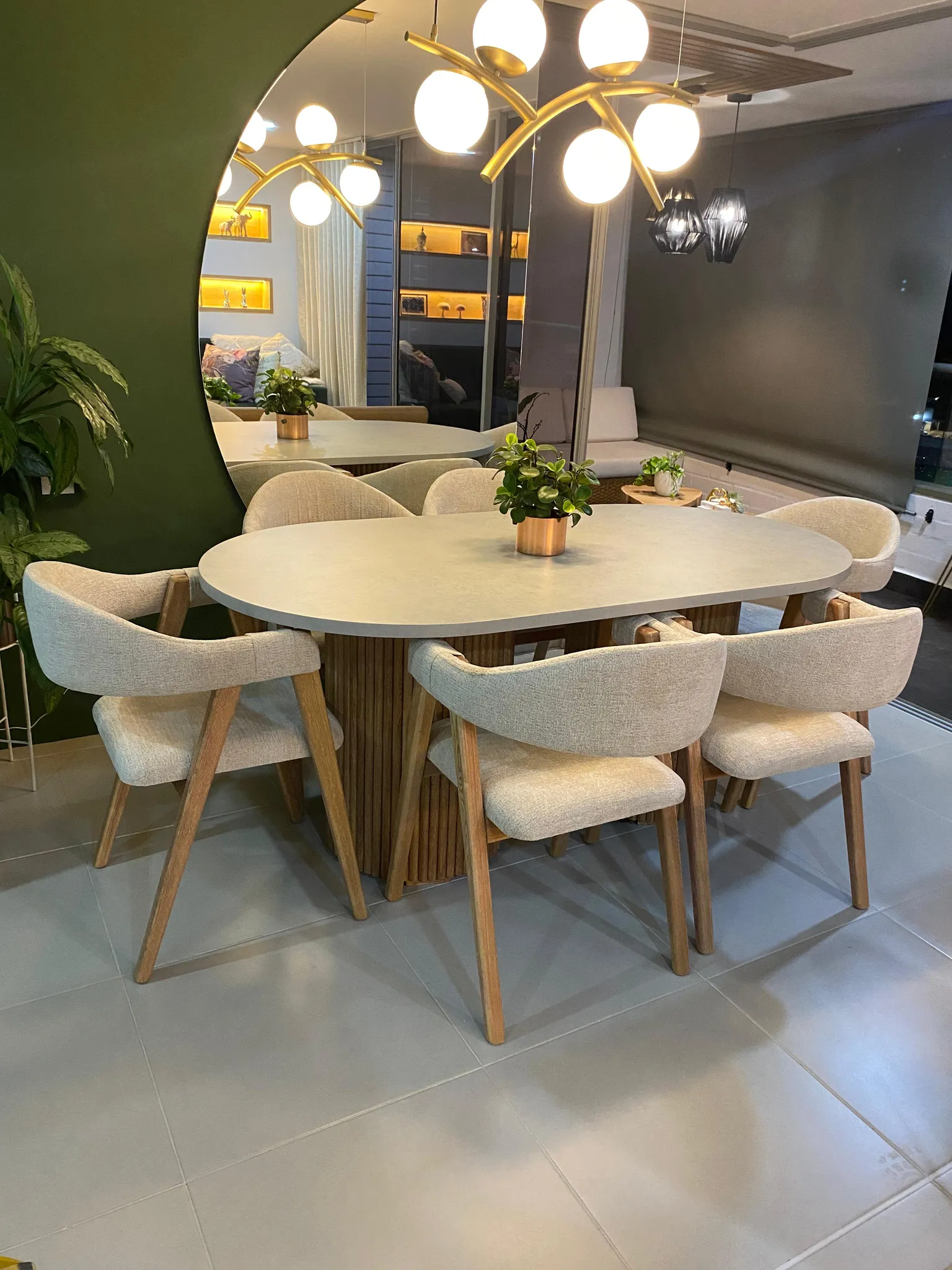 Comedor Varena, Comedores